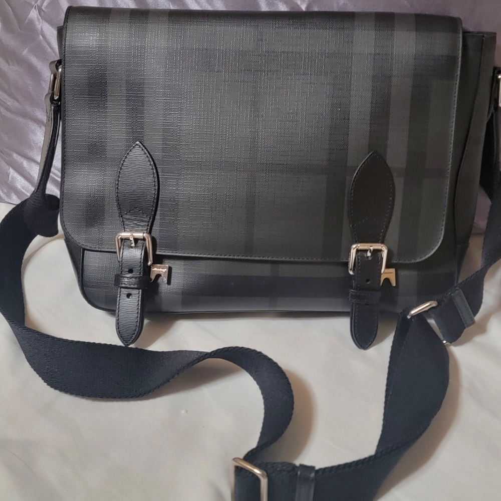 Authentic Burberry Classic Black Textured Leather Messenger Bag